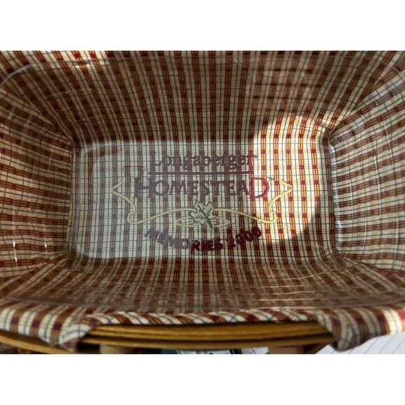 Longaberger 2000 Woven‎ Memories Basket Homestead with padded lid and Tie-On - Picture 2 of 4